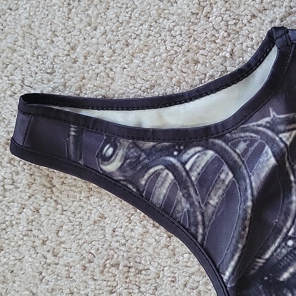 Skull bodysuit - Picture 3 of 3